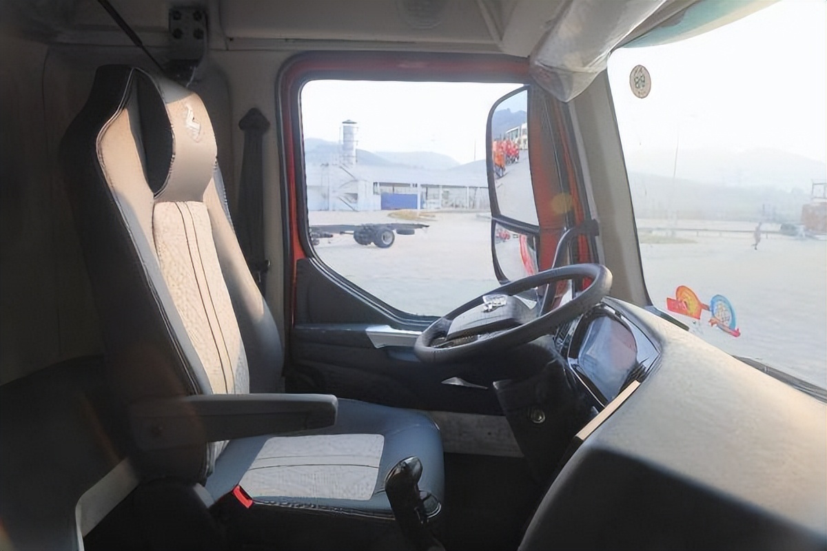 百公里油耗不到18L，乘龙H5载货车，贵州吴师傅的绿通新选择