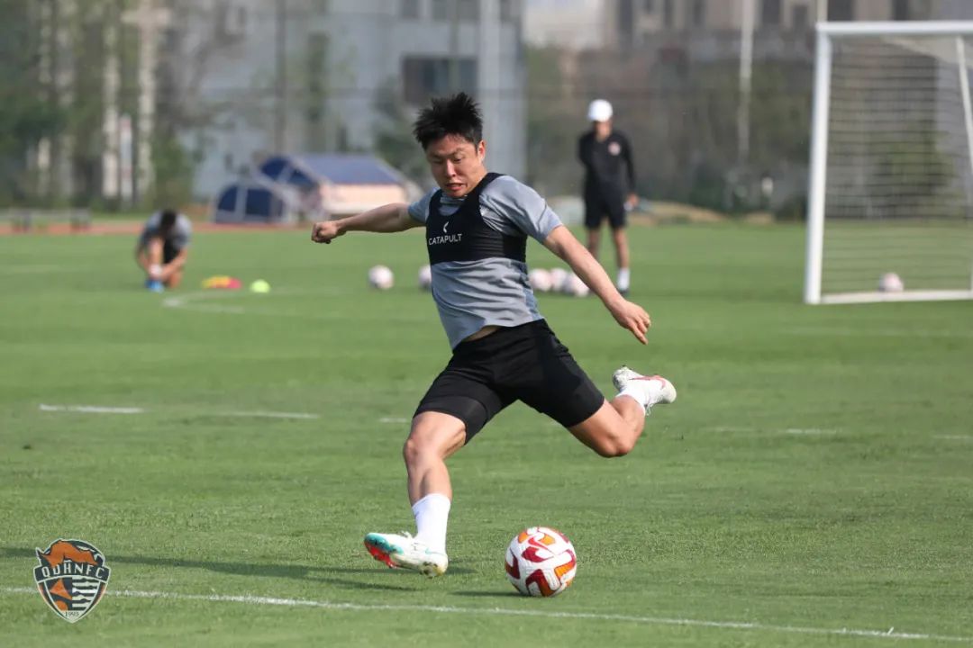 你们的背后是祖国,温暖的背后是你们