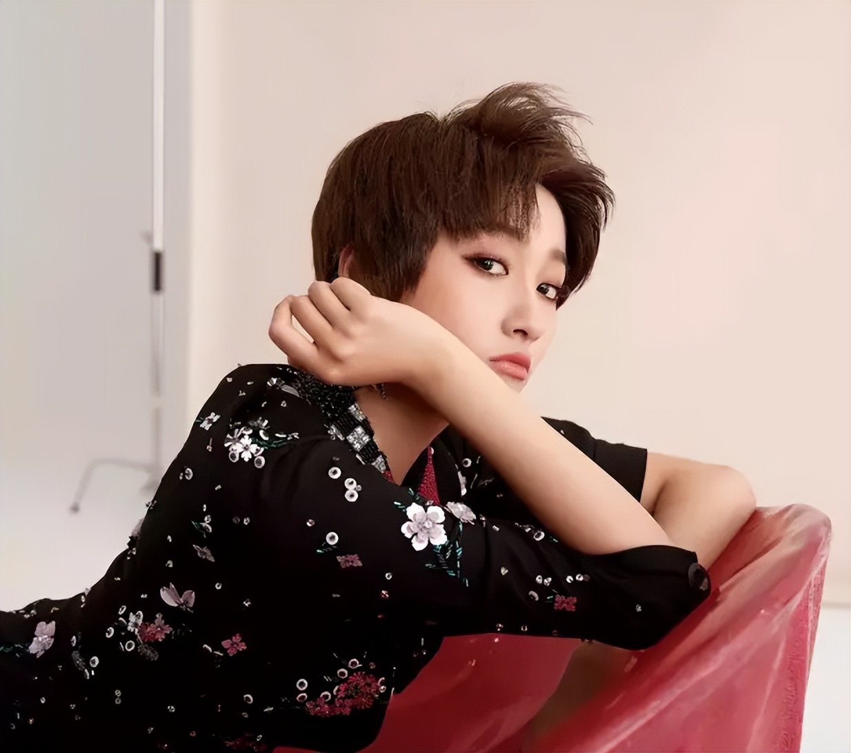 论女星的短发角色，只服这10位港台女神！热巴等人就别硬上弓了