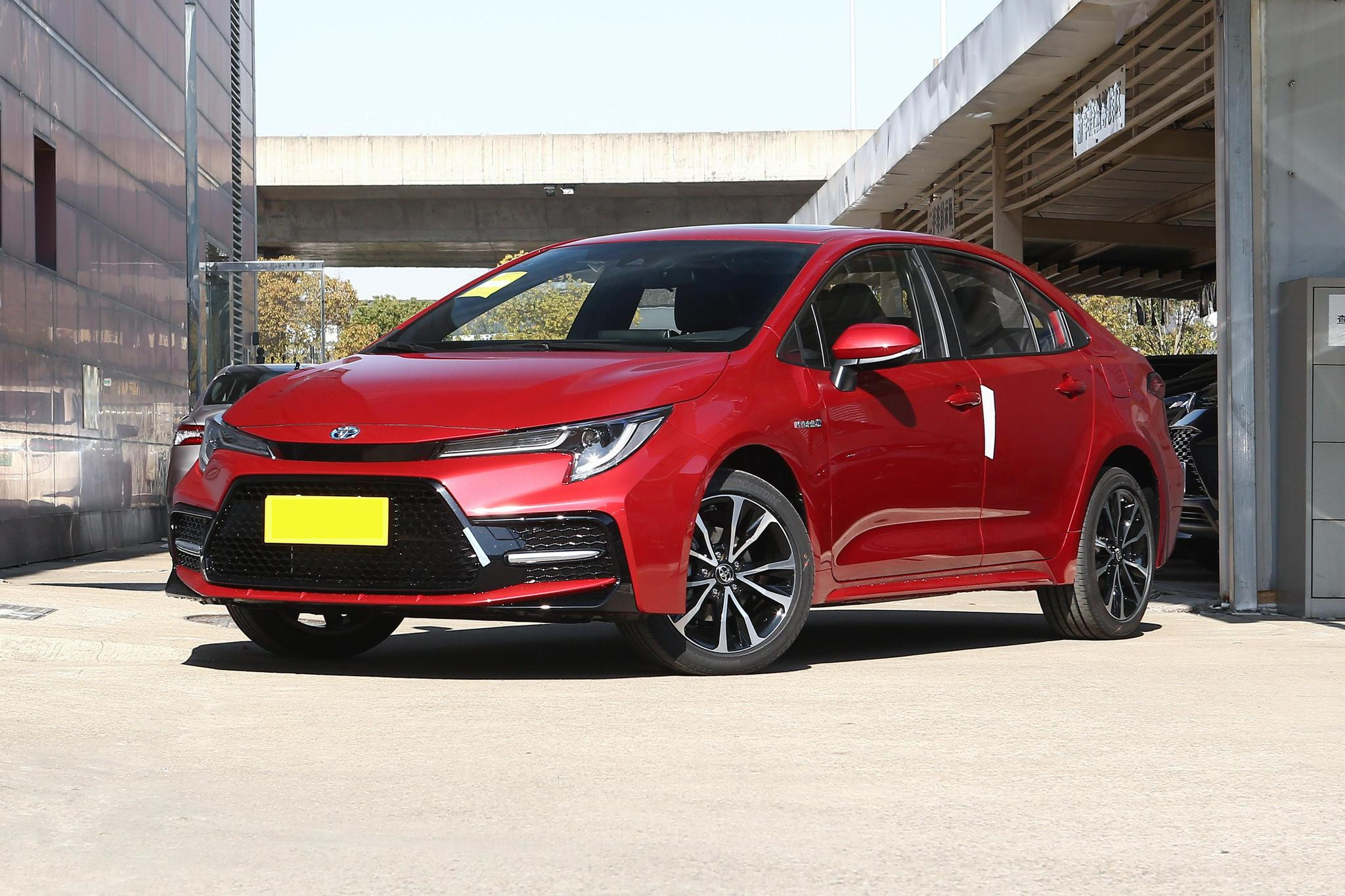 家用买丰田雷凌好还是大众速腾好,速腾1.2t跟雷凌1.2t哪个值得买