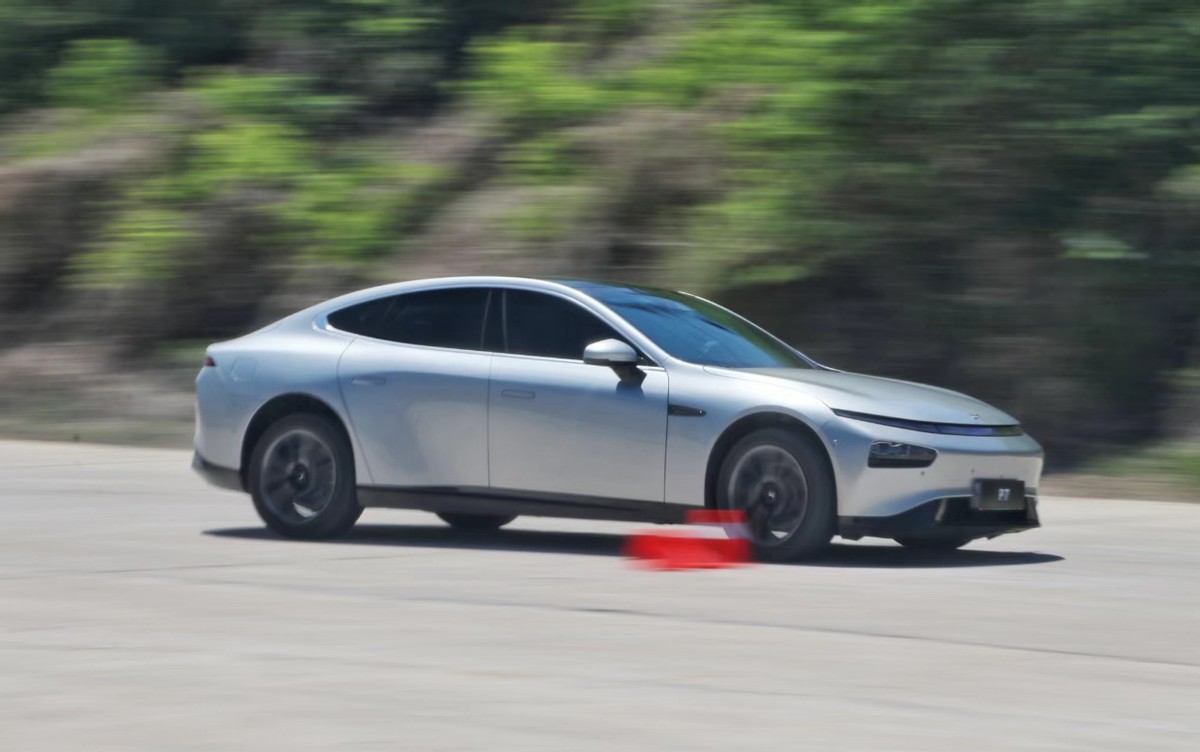 丰田凯美瑞和小鹏p7,小鹏p7670n跟670e哪款值得入手