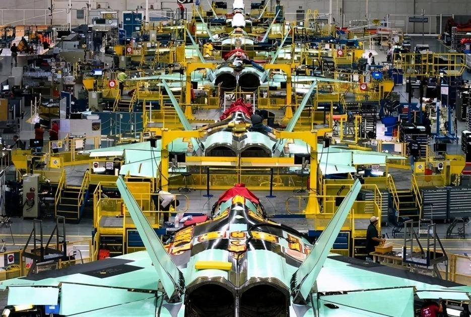 美媒公布全球十大战机,f35战斗机和歼20对比推力