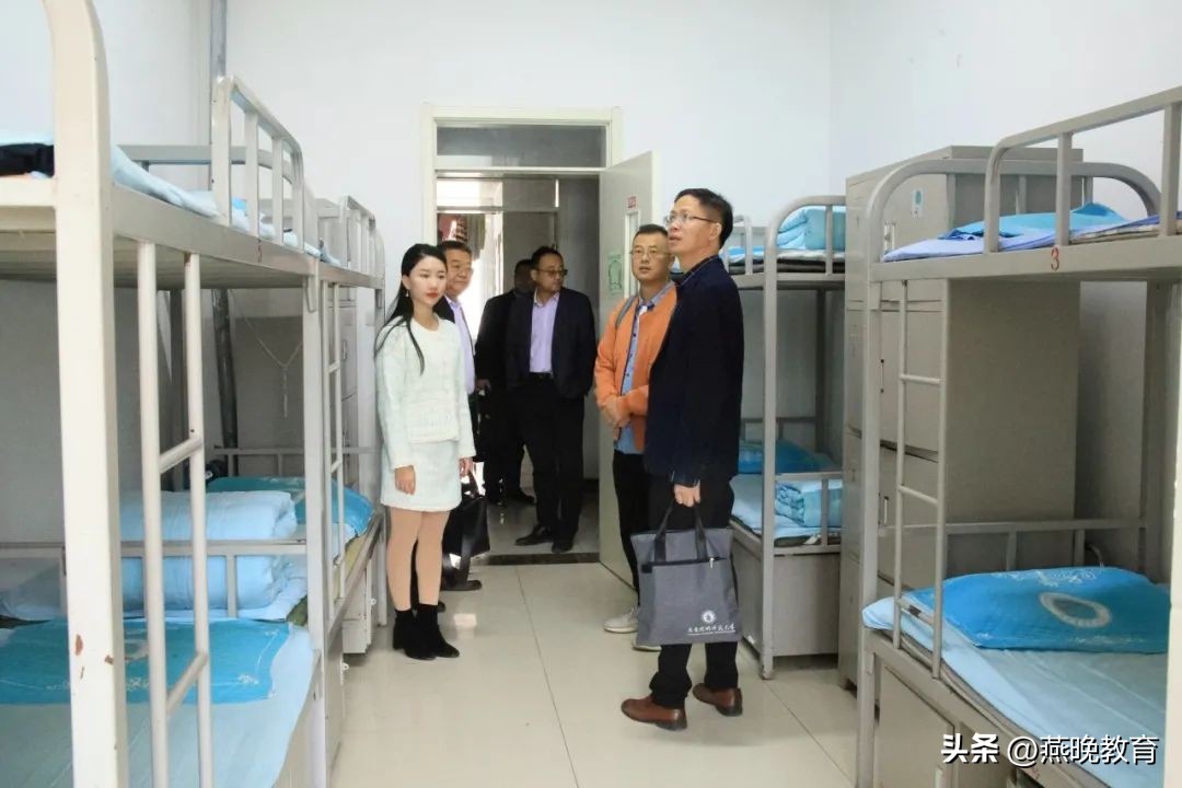 东莞育才教育集团到武邑宏达东方学校参观交流