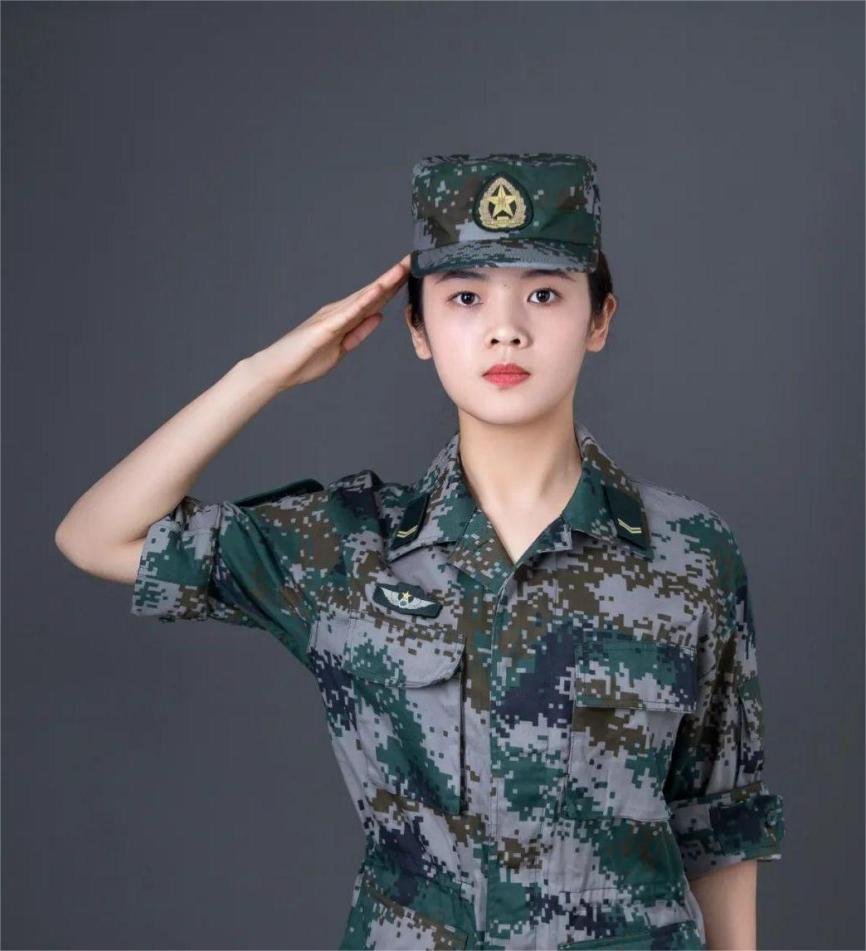 名校女硕士毕业参军,国防科技大学漂亮女军官