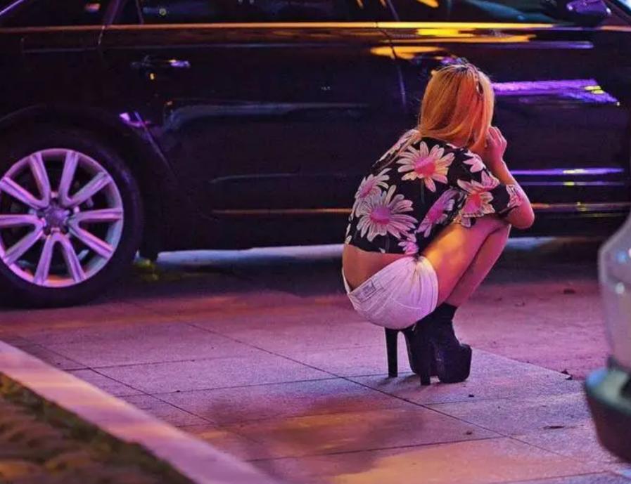 祸害女性的“液体快乐丸”多可怕？“听话水”为何会让人乖乖听话