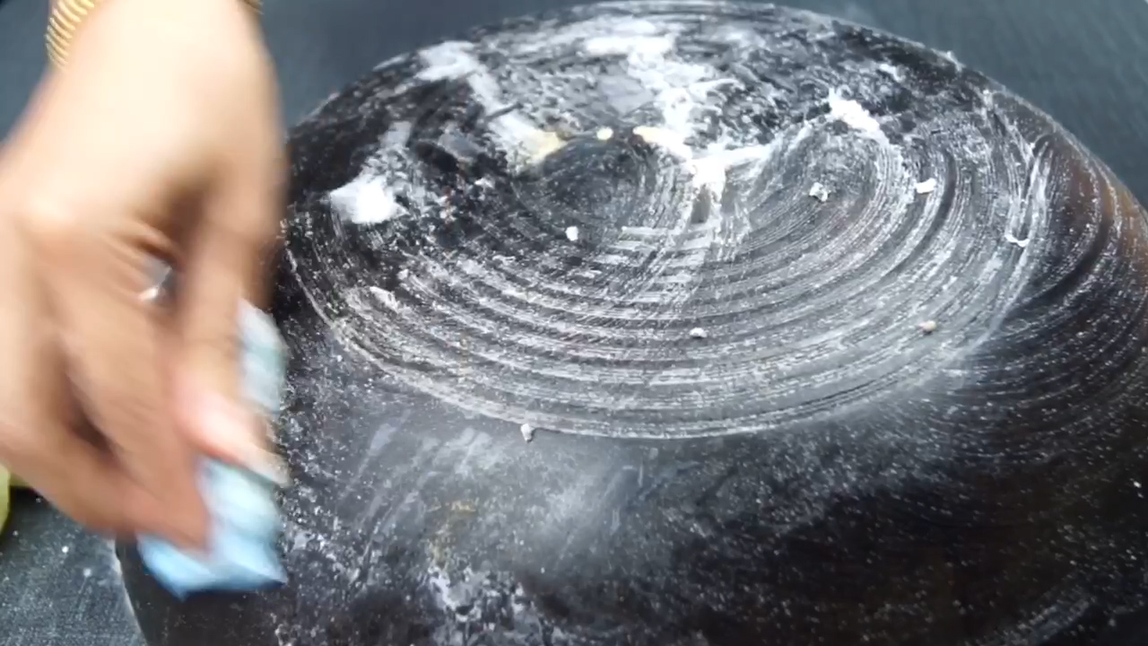 用什么能把炒菜锅底的污渍洗干净,如何清洗不锈钢炒菜锅底顽固污渍