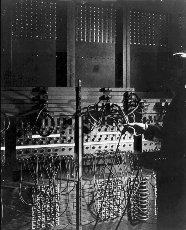 图灵和冯诺依曼谁才是计算机之父,冯诺依曼计算机的主要设计思想是