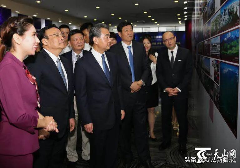 艾丽菲拉丨西域女孩与“西城男孩”的《平凡之路》