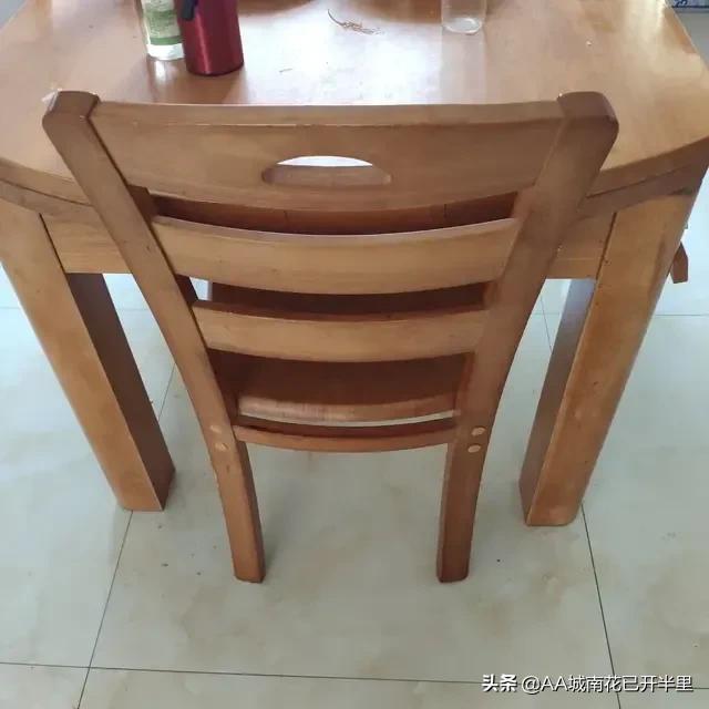 老公先斩后奏花2000多买了这丑不拉几的桌子，我真的好想扔了……