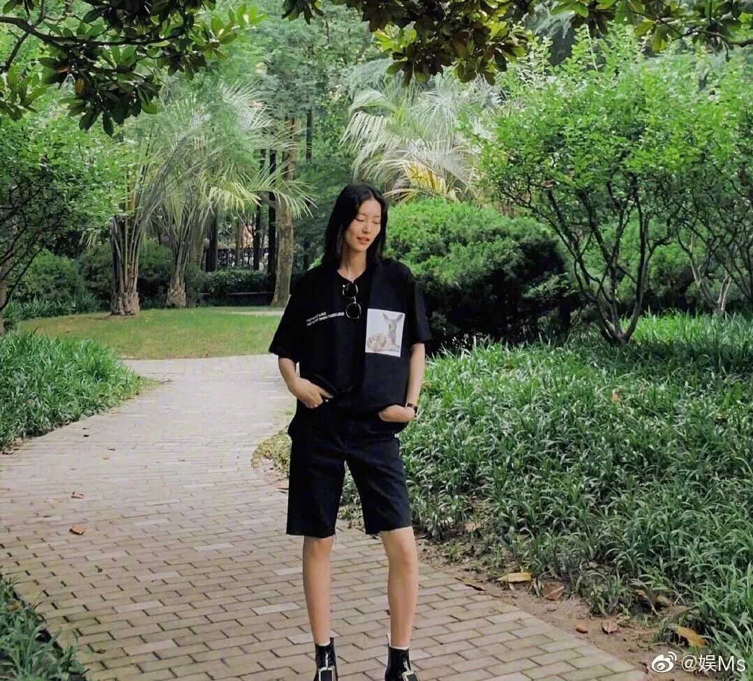 适合胖女生的裤子和衣服推荐,180斤矮胖女穿哪种裤子