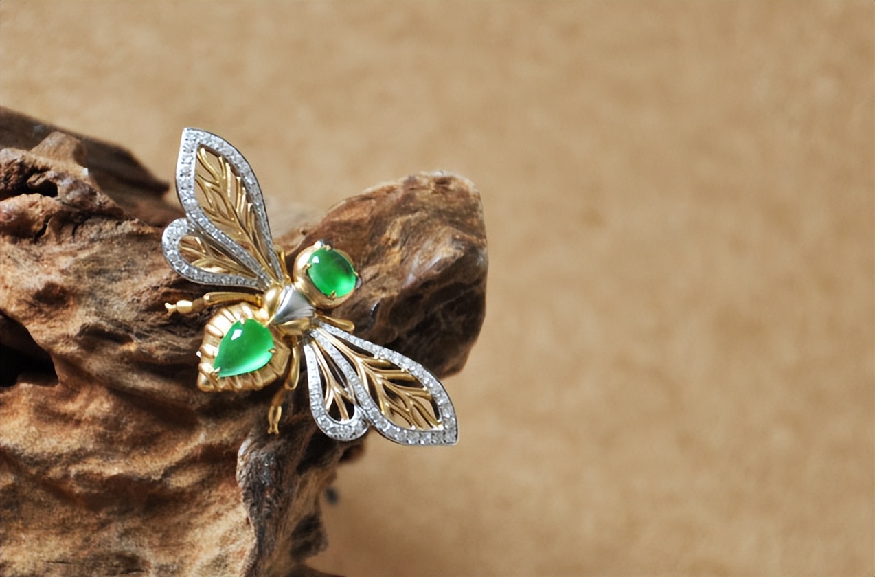 很糯的翡翠值钱吗,翡翠看着冰糯价格低怎么回事