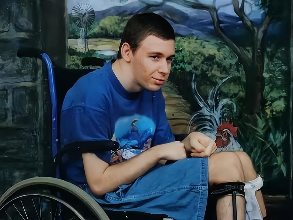 12岁男孩马丁：被护工虐待性侵14年，醒来用“特殊声音”揭开真相