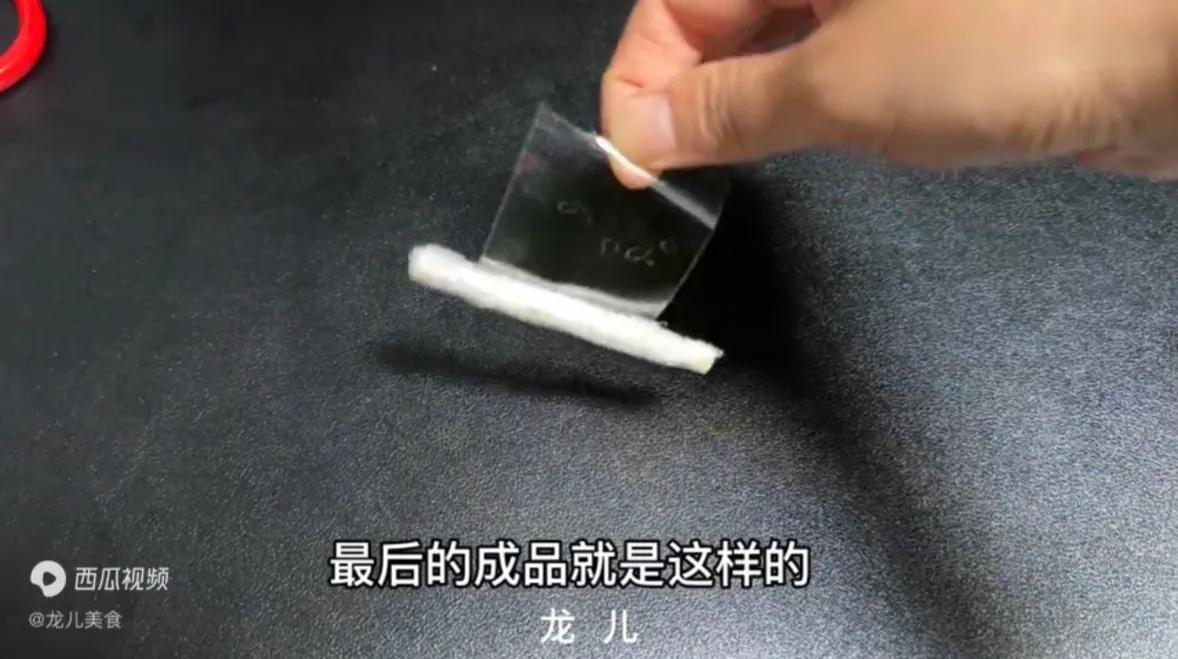 百元钞票上放一根牙签,百元钞票上放一根牙签真厉害