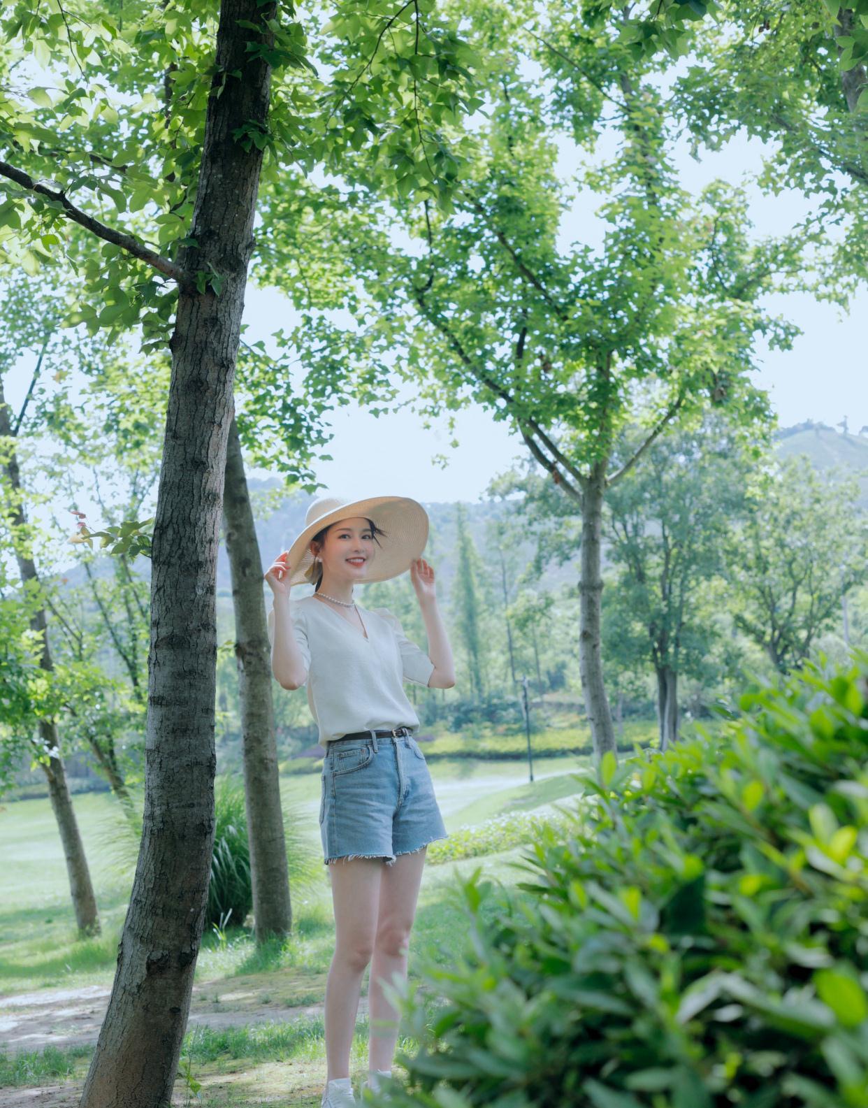 李沁最新私服穿搭图片,李沁惊艳的红装