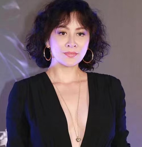 当年轰动一时的刘嘉玲,刘嘉玲回应自己30年前被绑