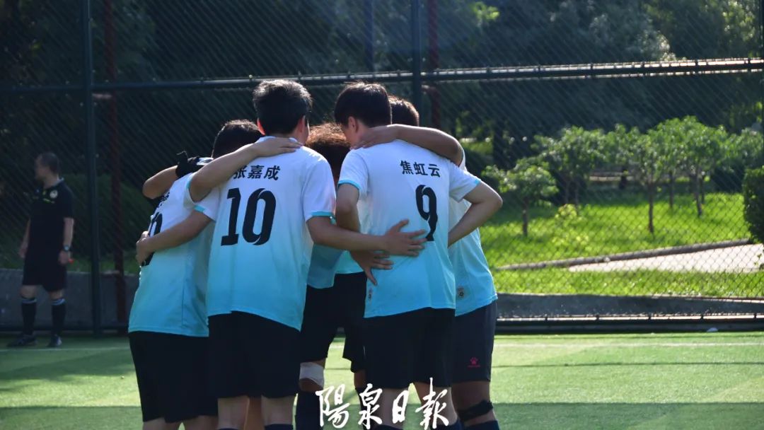 周末看足球比赛,周末去球场看球