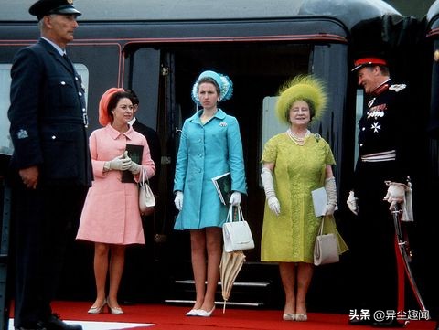 皇室蓝英国皇室衣服,英国王室穿什么颜色好看