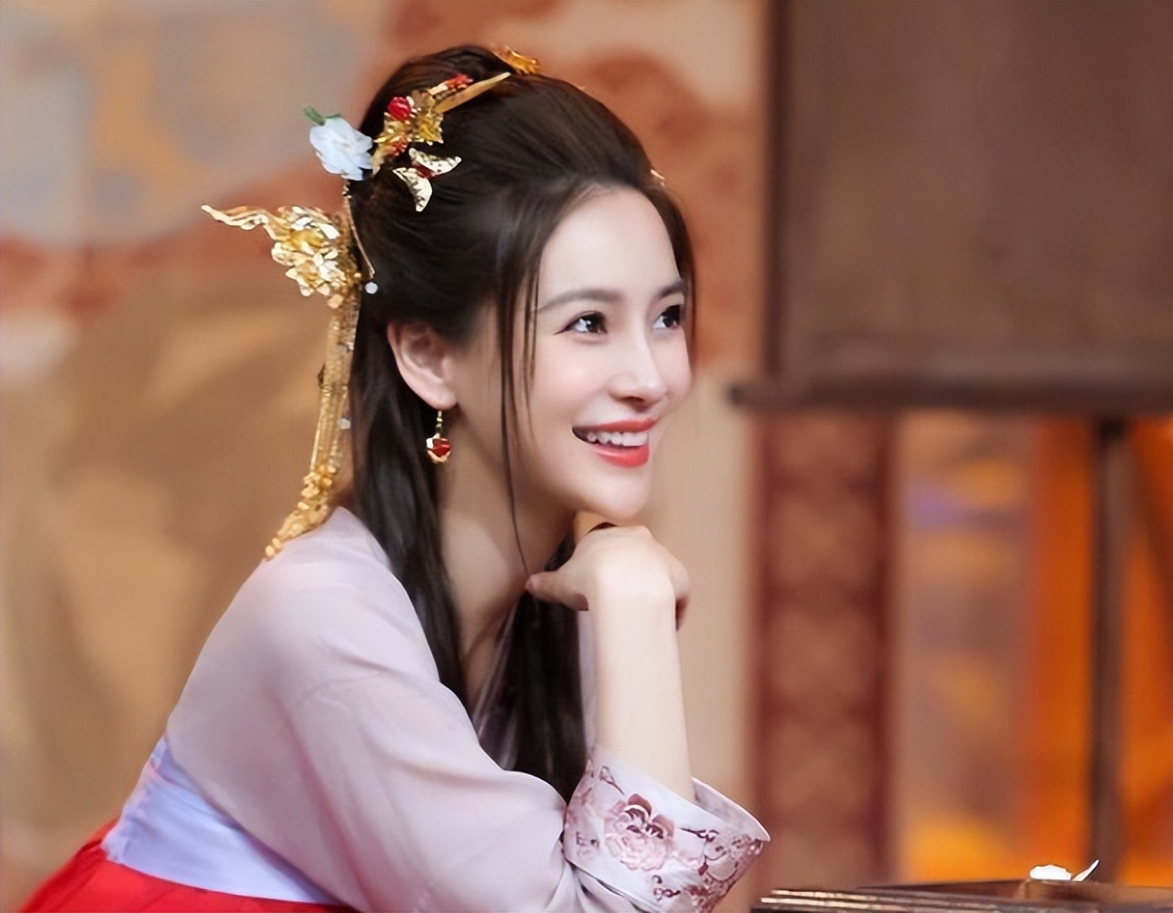 求求了，“资本”别乱点鸳鸯谱，80后非搭00后，“野兽”硬配美女