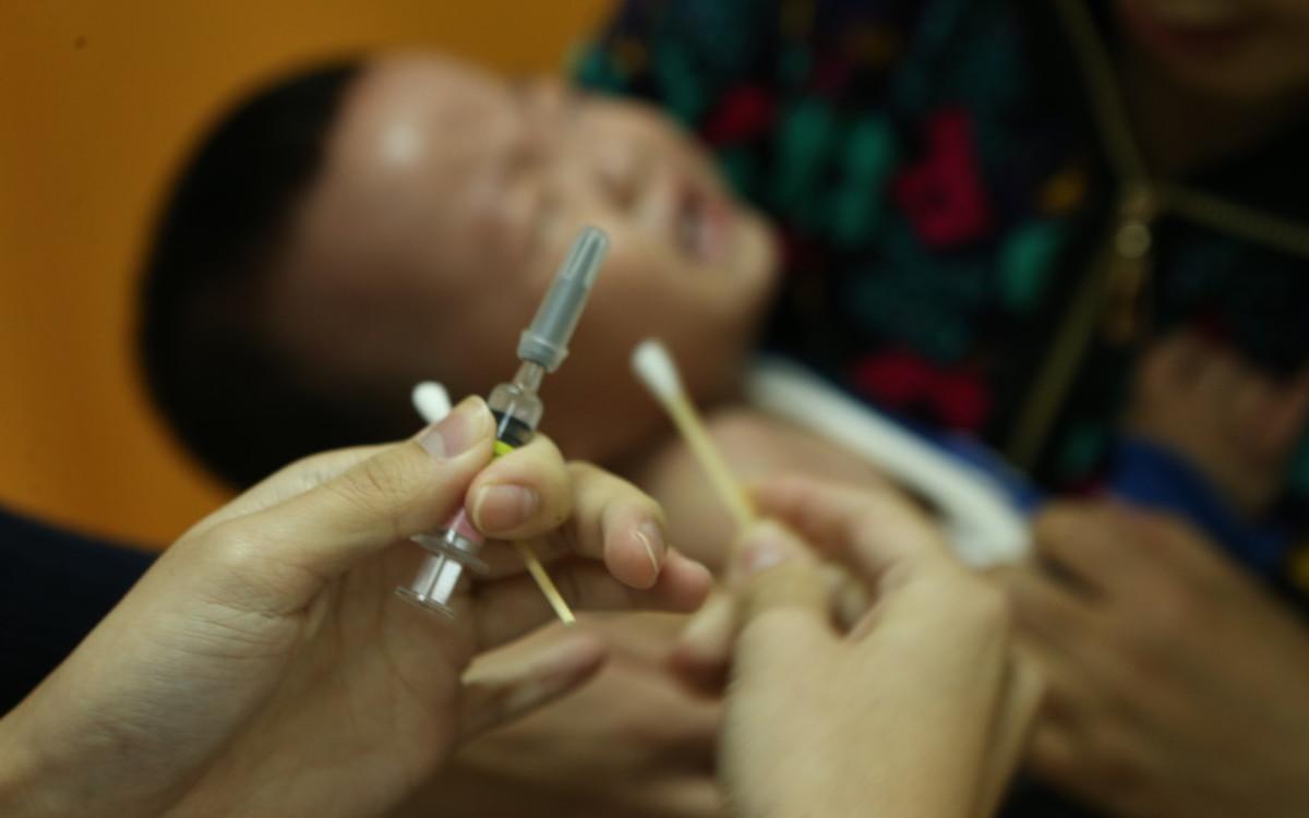 嘴角起小水泡是不是上火了,5岁的女儿3岁的儿子嘴角长水泡