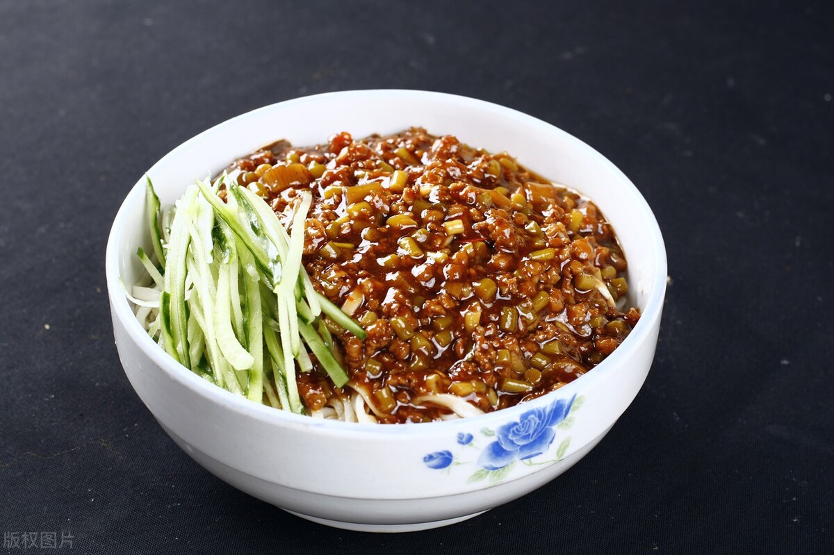 陪读妈妈做早餐面条,炸酱面走读生的早餐