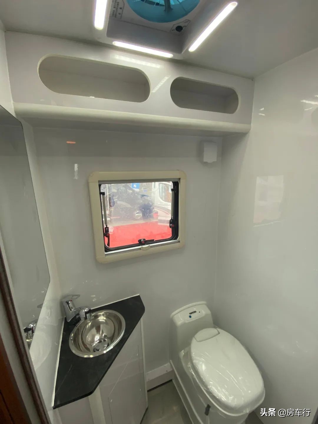 国内口碑最好的h500轻卡房车,跃进房车h500升顶房车图片