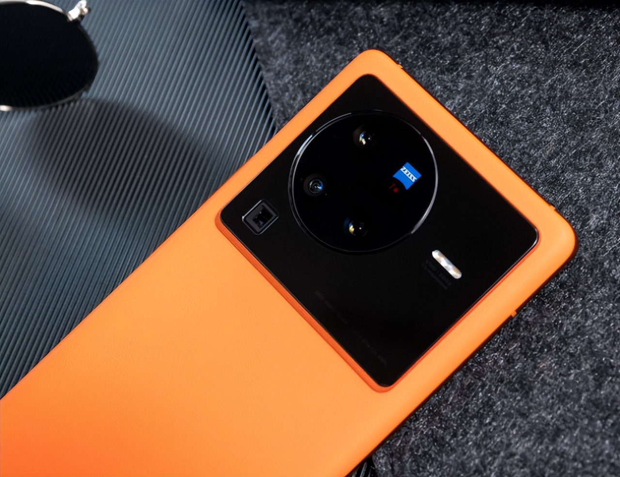 vivox70和opporeno7pro哪个好,opporeno6pro和vivox70哪个好