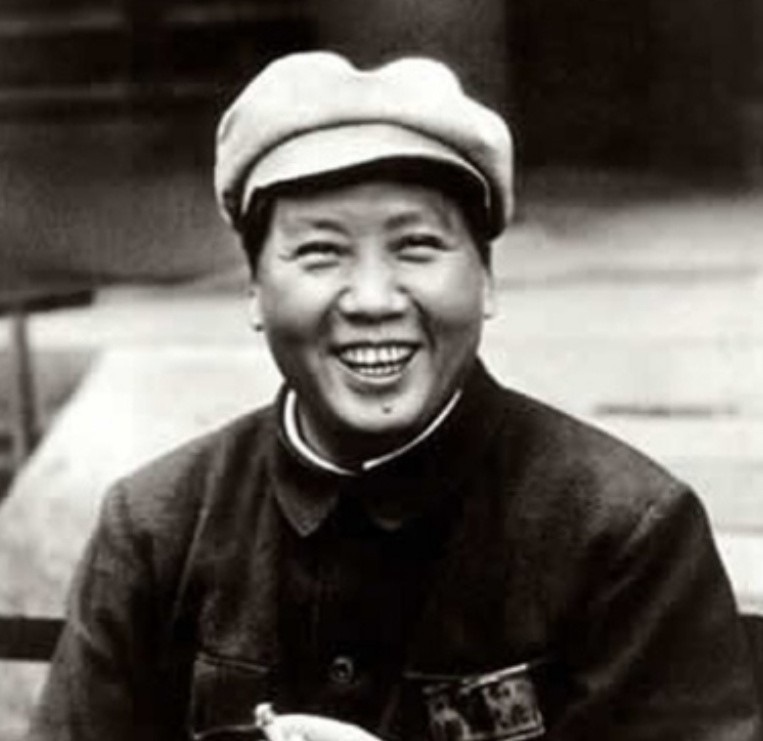 2006年，拳王泰森来华瞻仰毛主席遗容，坦言：在他面前，我很渺小