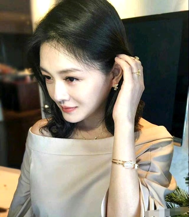 汪小菲在台北跟孩子重逢,汪小菲送娃返台后现身