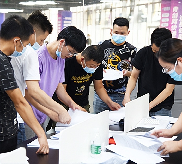 青创城男装直播供应链市场火热招商！