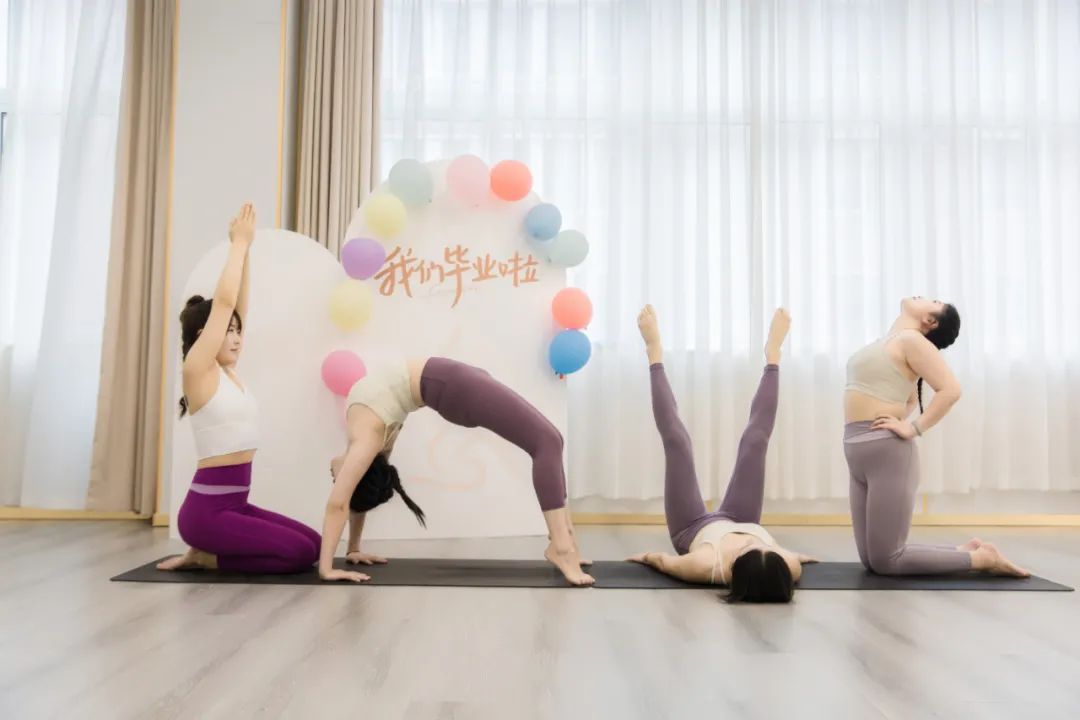 零基础瑜伽教练培训班多少钱,瑜伽零基础想做教练怎么开始