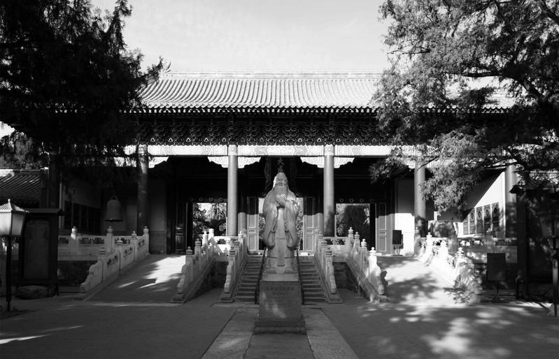 52年伟人游孔庙，交谈中突然问曲阜县委书记：莫非你是孔子后人？