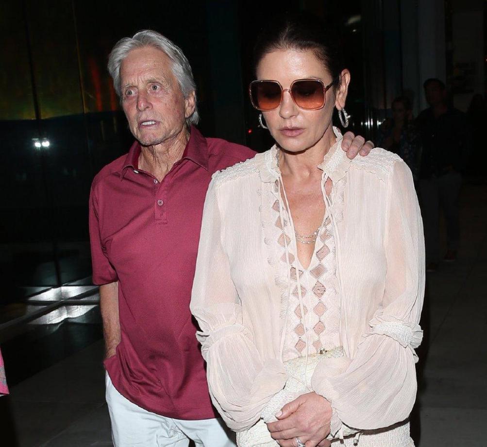 道格拉斯：好莱坞最高段位花心浪子，把小25岁泽塔琼斯吃得死死的