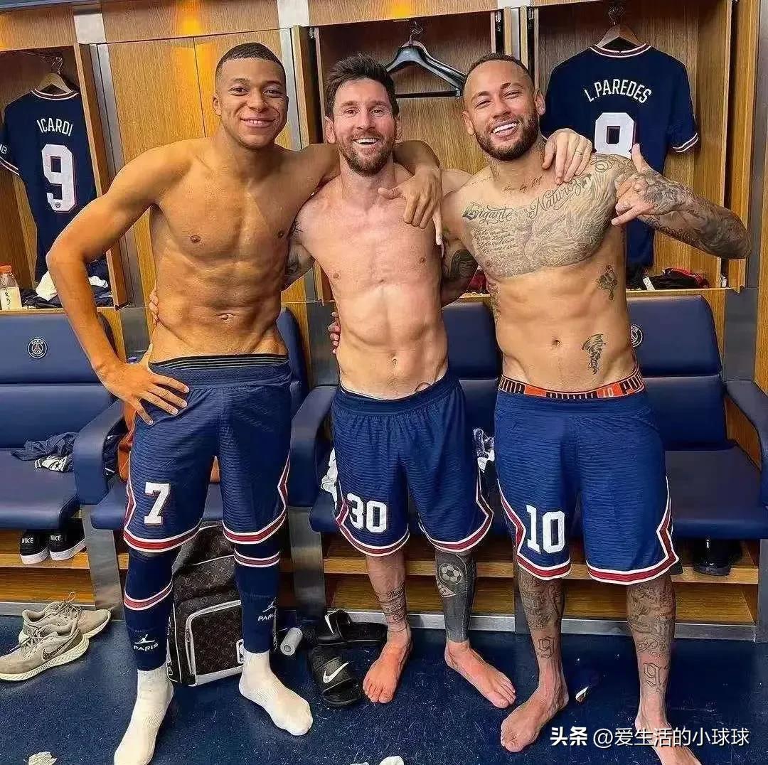 鲁尼说姆巴佩四年了技术没进步,鲁尼怒怼姆巴佩肩撞梅西