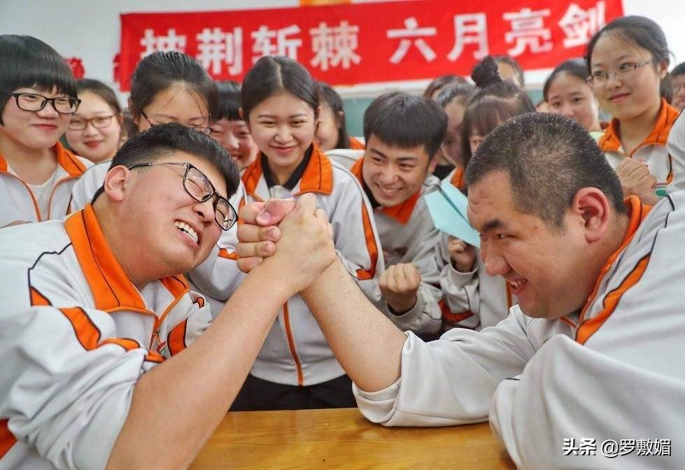 高中生掰手腕骨折谁负责,高中生掰手腕一方骨折谁承担责任