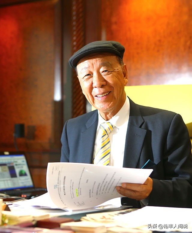 六张赌牌七人争夺,六张赌牌分别在谁的手里