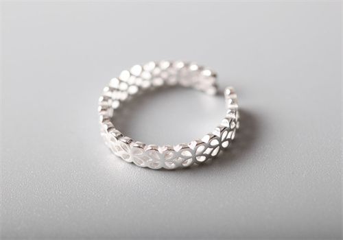 别人觉得你备胎无数你却孤独,备胎无数感情不断以为自己很迷人