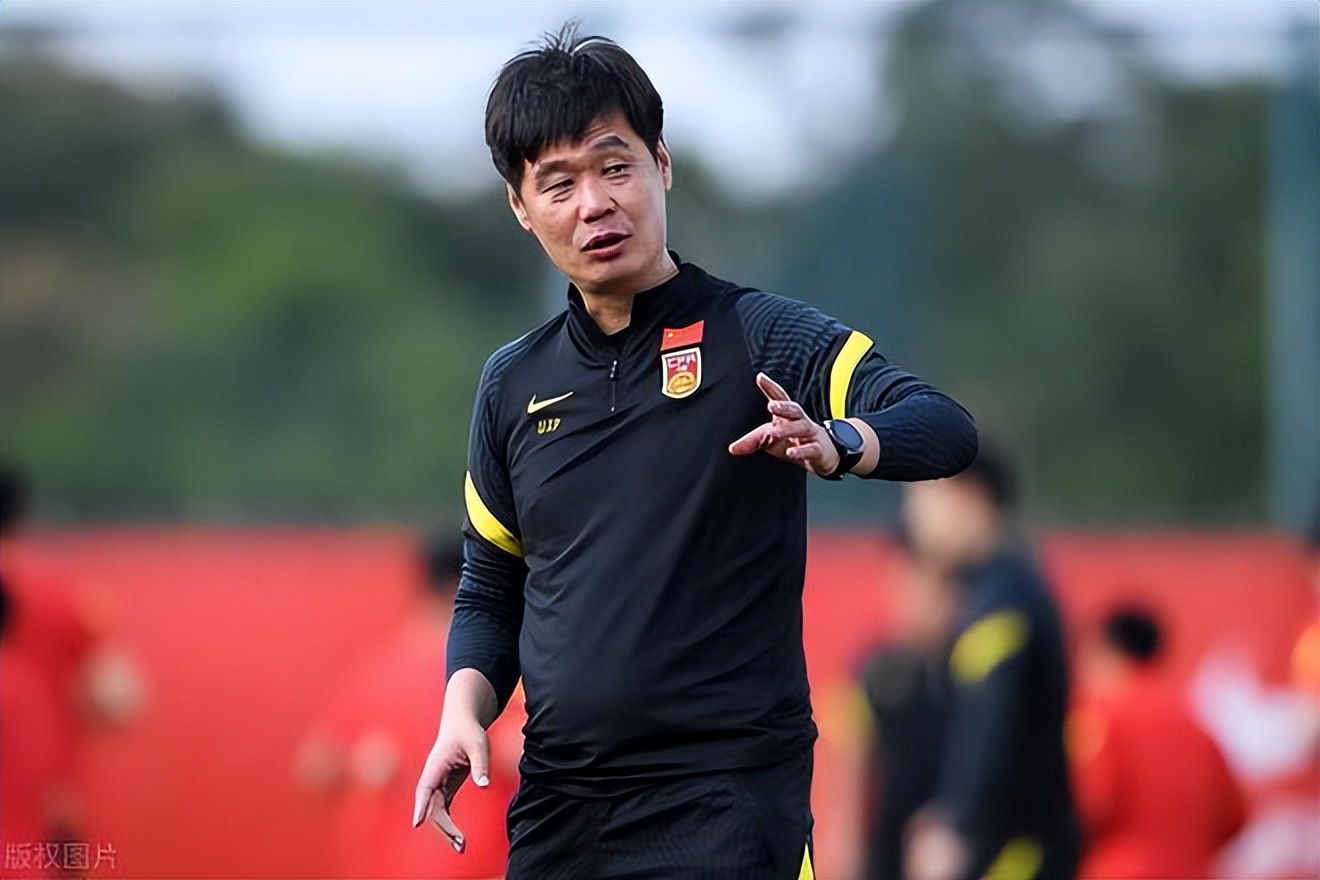 青岛足球教练李霄鹏,李霄鹏鲁能换帅视频
