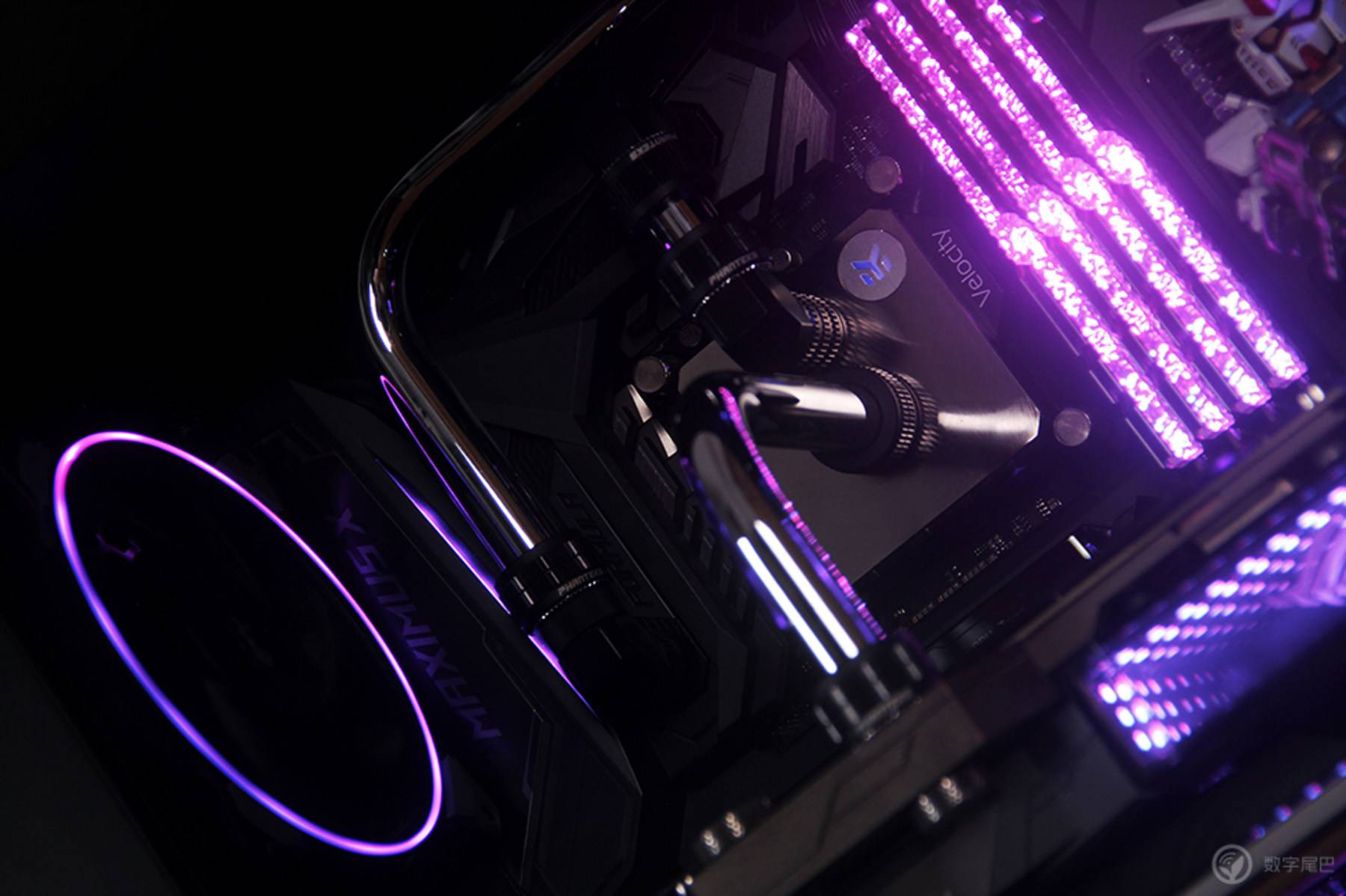 推荐几款高逼格电脑桌面,实用科技感很强的电脑桌面