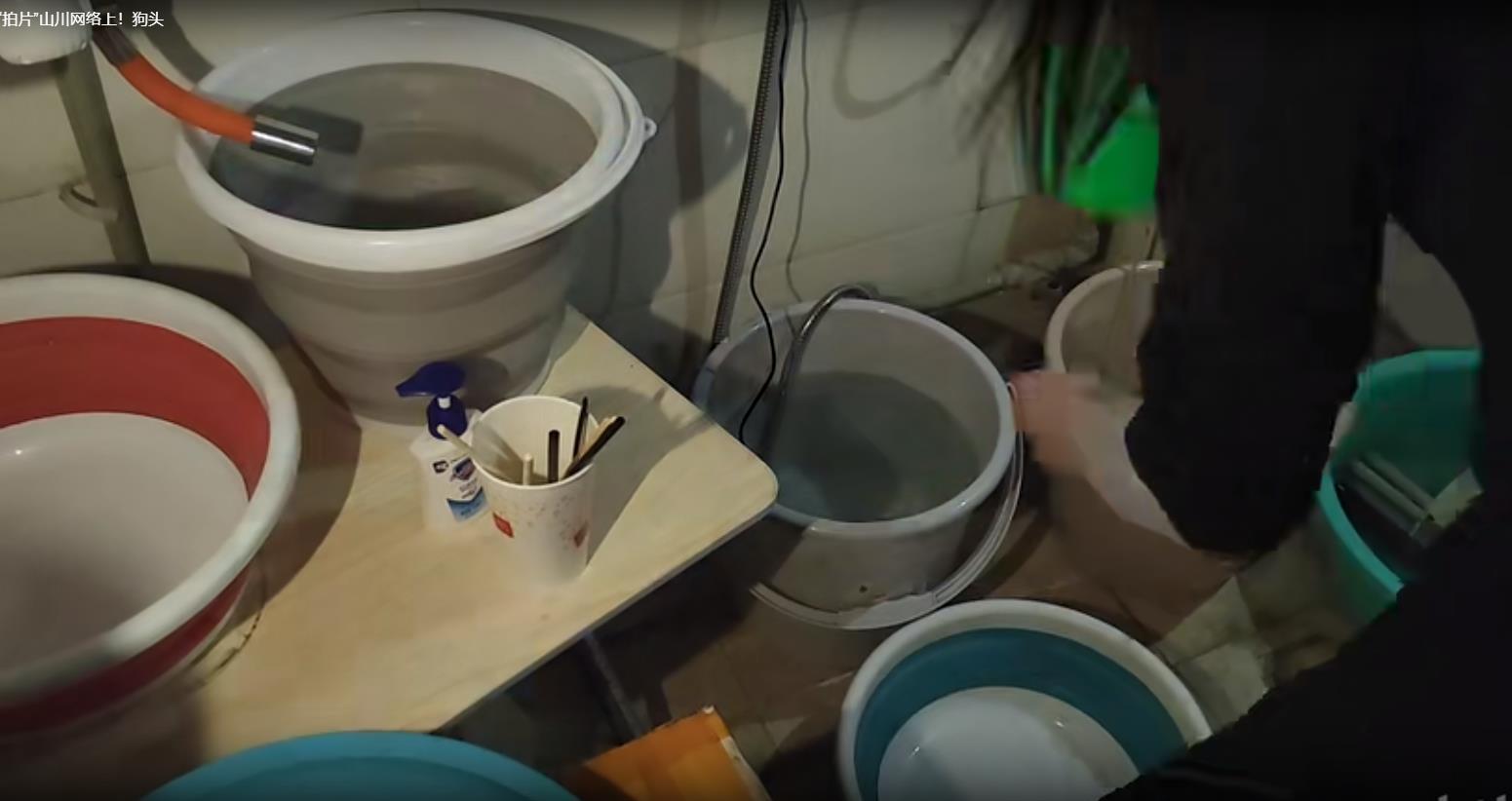 没家的孩子永远都是孤独的,没家的孩子注定孤独