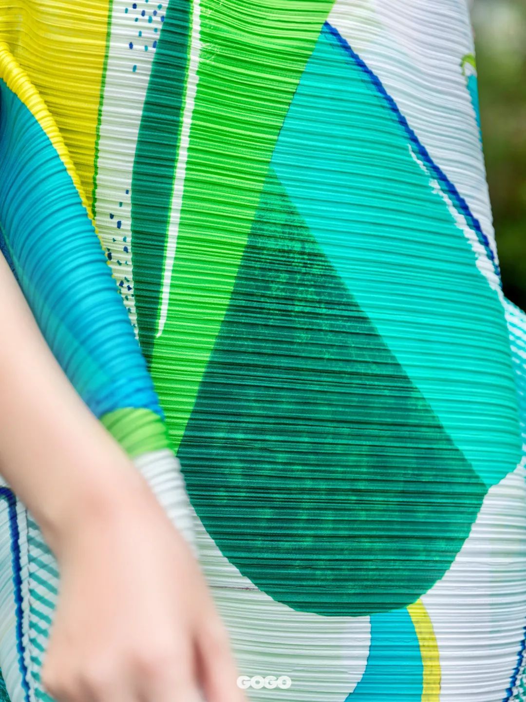 三宅一生限定系列上线！点亮夏日缤纷色彩