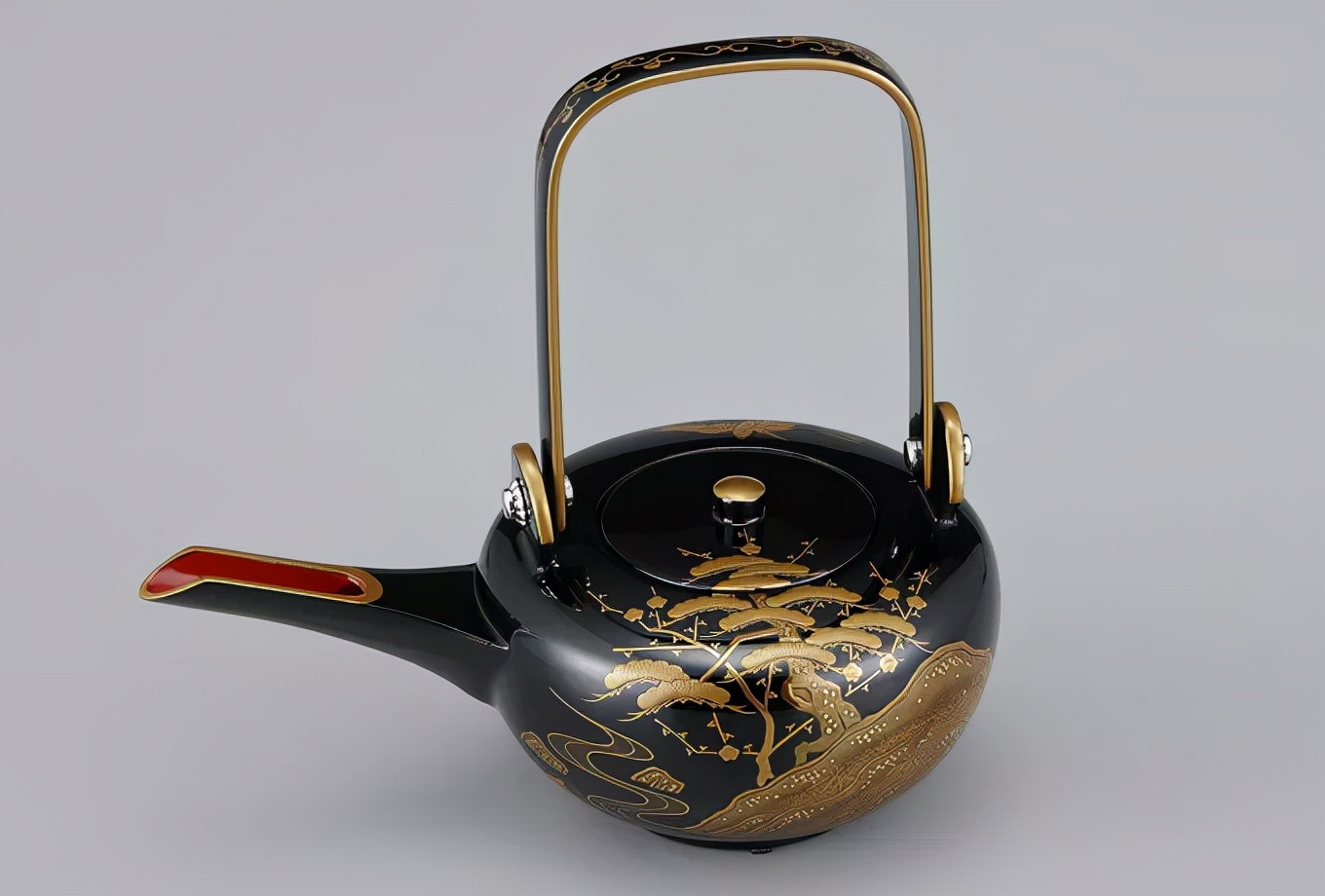 看春晚、喝屠苏酒、吃御杂煮...细数那些好玩的日本新年习俗