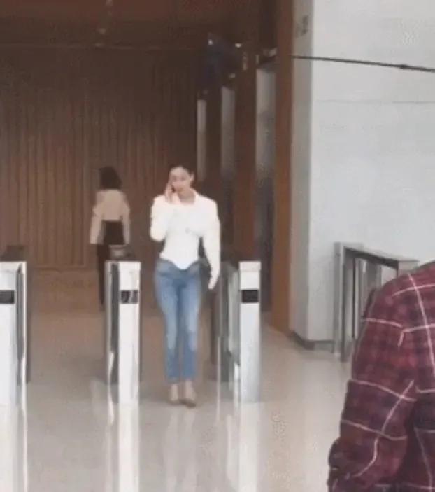 阚清子倪虹洁突如其来的假期,阚清子倪虹洁发布会