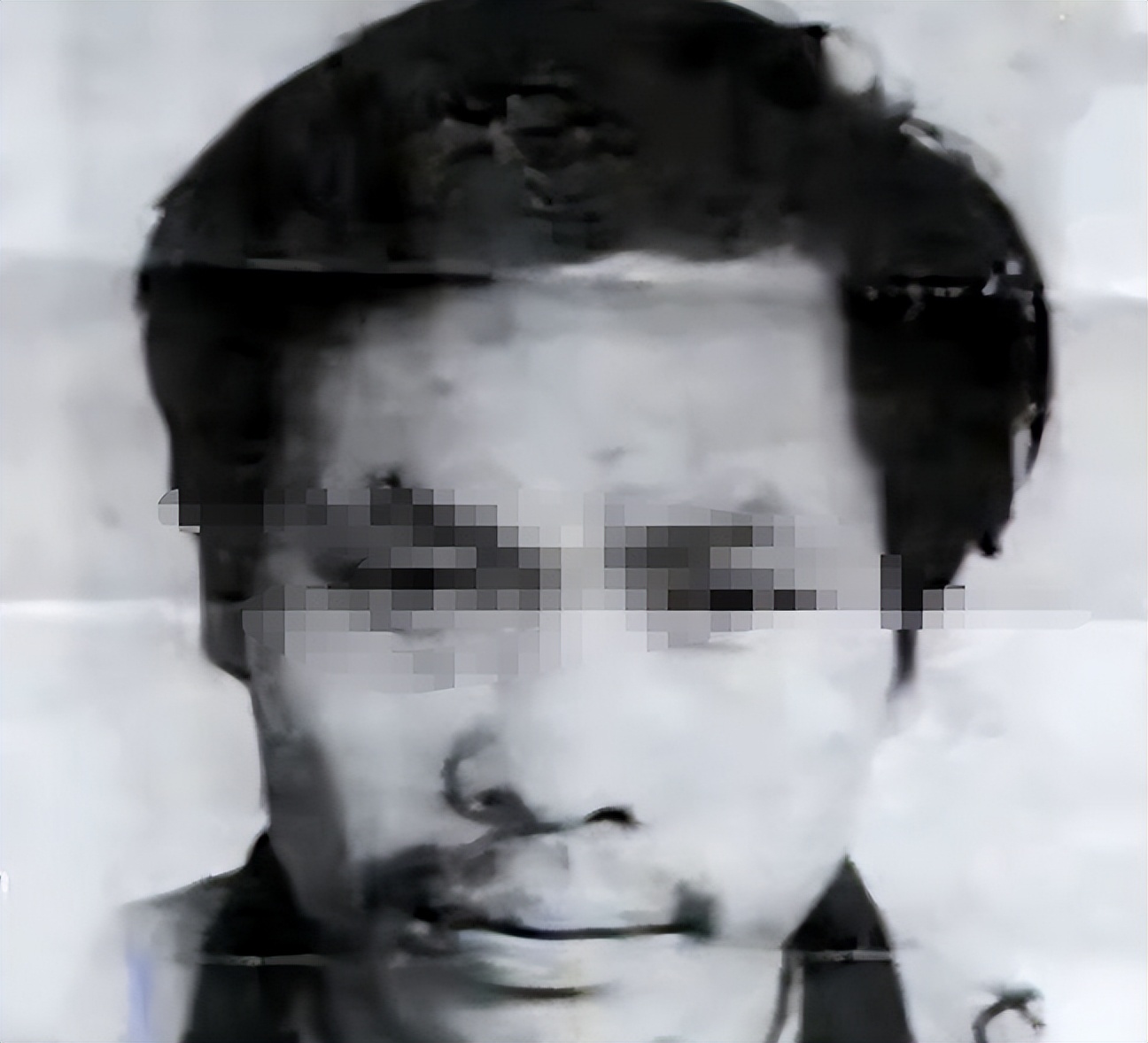 你让我无家可归，我杀你全家！男子怒砍邻居一家5口后，畏罪自杀