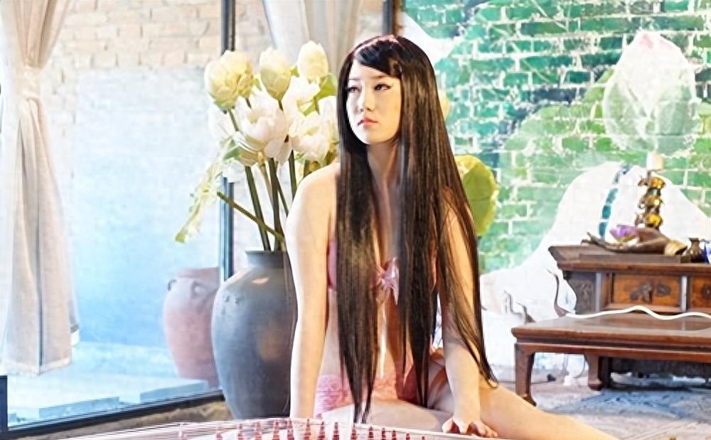 “最红裸模”*筱雨张**：22岁时拍写真火爆全网，如今将近40岁仍单身