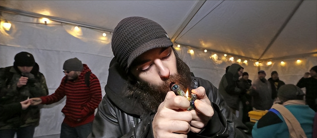 墨西哥首富有多牛？官员巴结他，嚣张无比的黑帮也不敢惹他