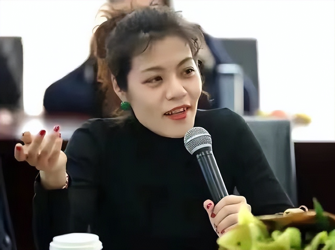 “复旦女神”陈果：从万人追捧到跌落神坛，她到底做错了什么？