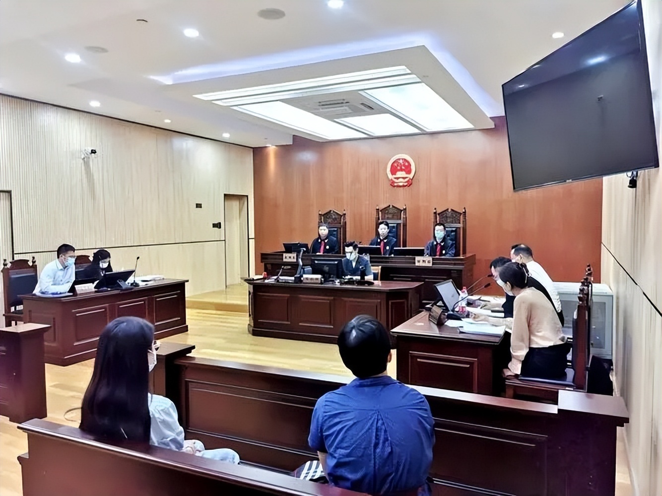 男护士拍女病人*处私**要挟发生性关系,网友:医院成性骚扰重灾区?