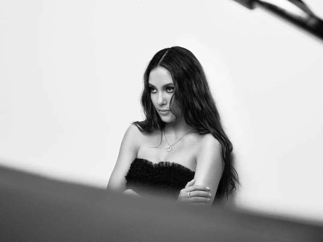 17岁中美混血滑雪天才,中国单板滑雪天才少女