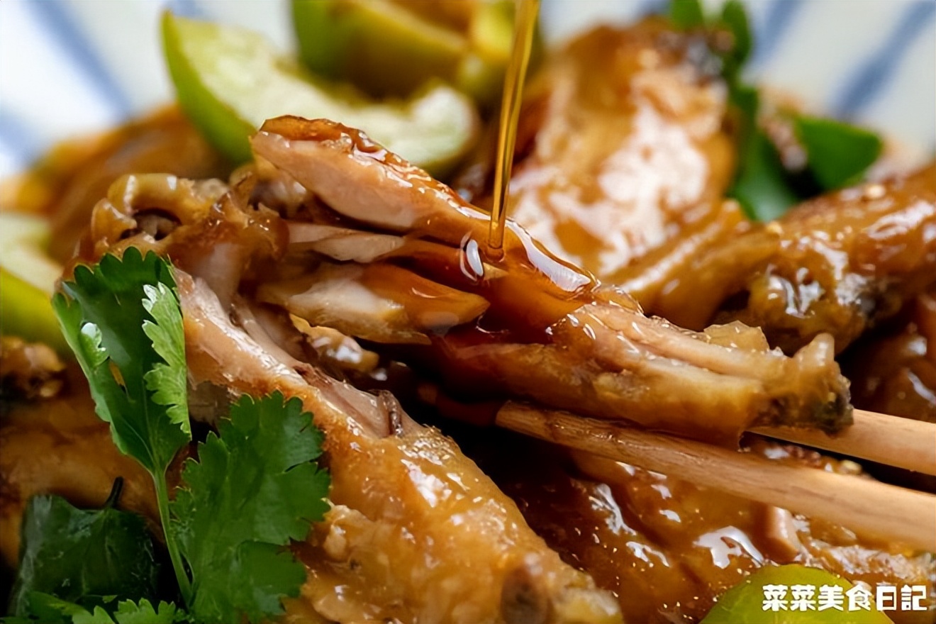 泡过酒的青梅干做法,泡青梅酒的青梅捞出来可以做什么