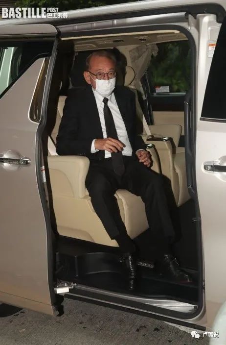 天王隐藏的“大老婆”,把持20亿财产,一生不婚不育,图的是啥?